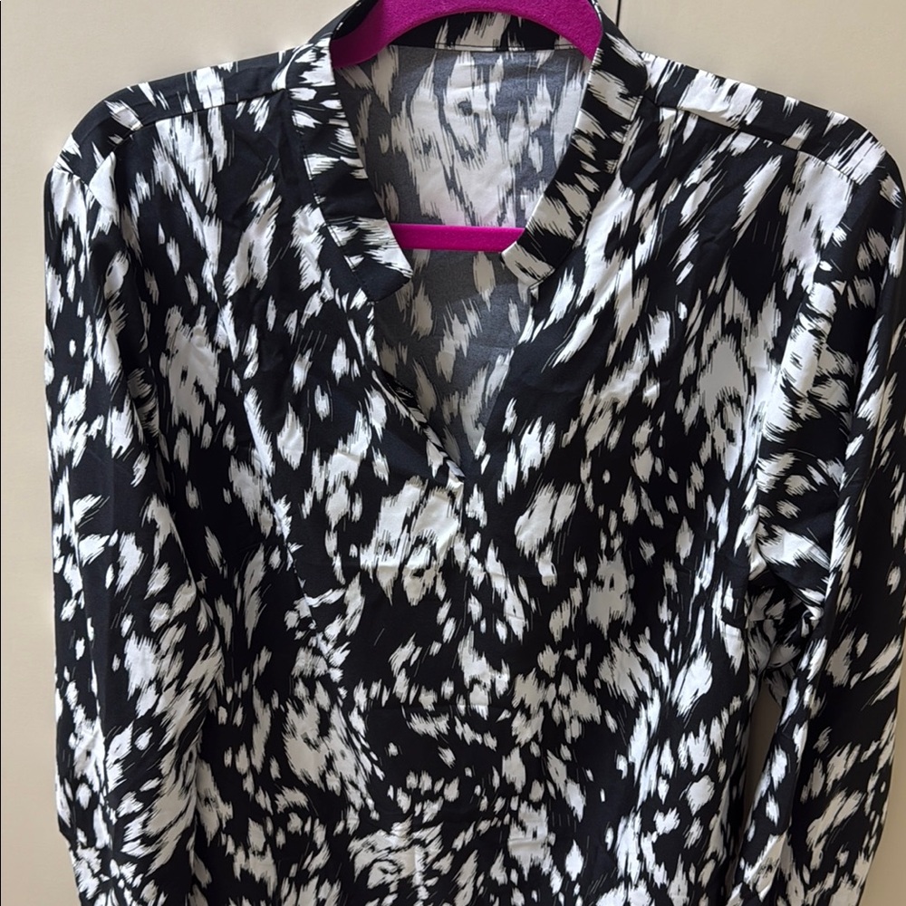 XL Stylish Black and White Women's Top